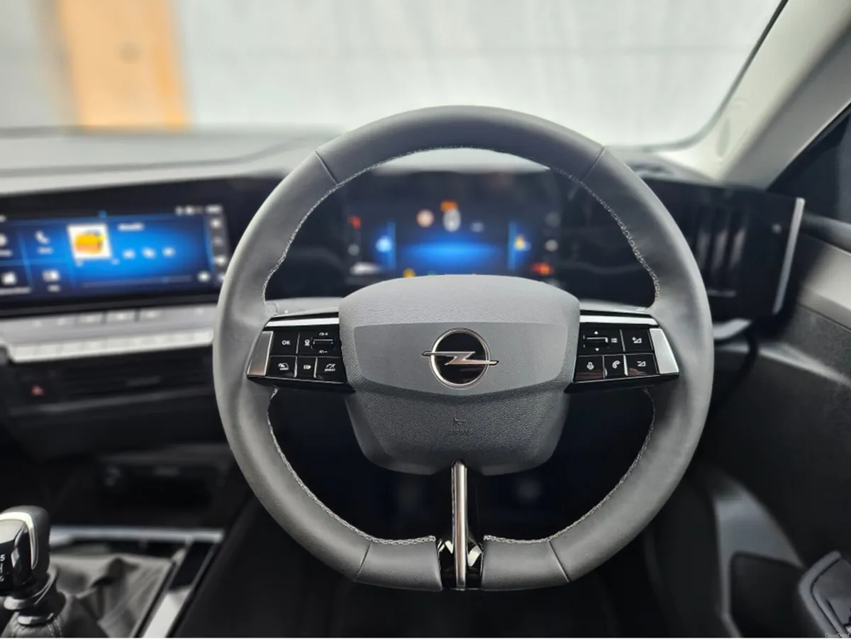 Opel Astra ELEGANCE 1.2 110PS - Image 4