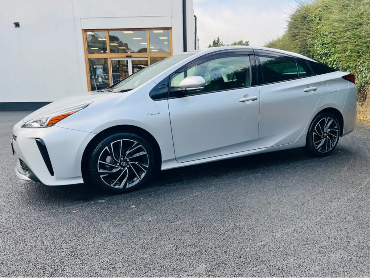 Toyota Prius 1.8 HYBRID  AUTOMATIC - Image 3