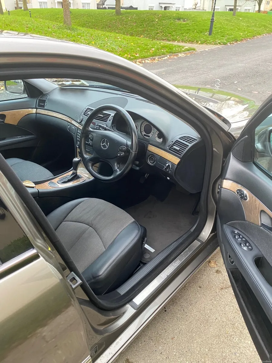 Mercedes-Benz E200 08 Avantgarde - Image 4