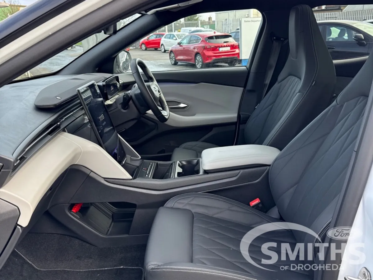 Ford Explorer PREMIUM 77KWH 286PS - Image 3