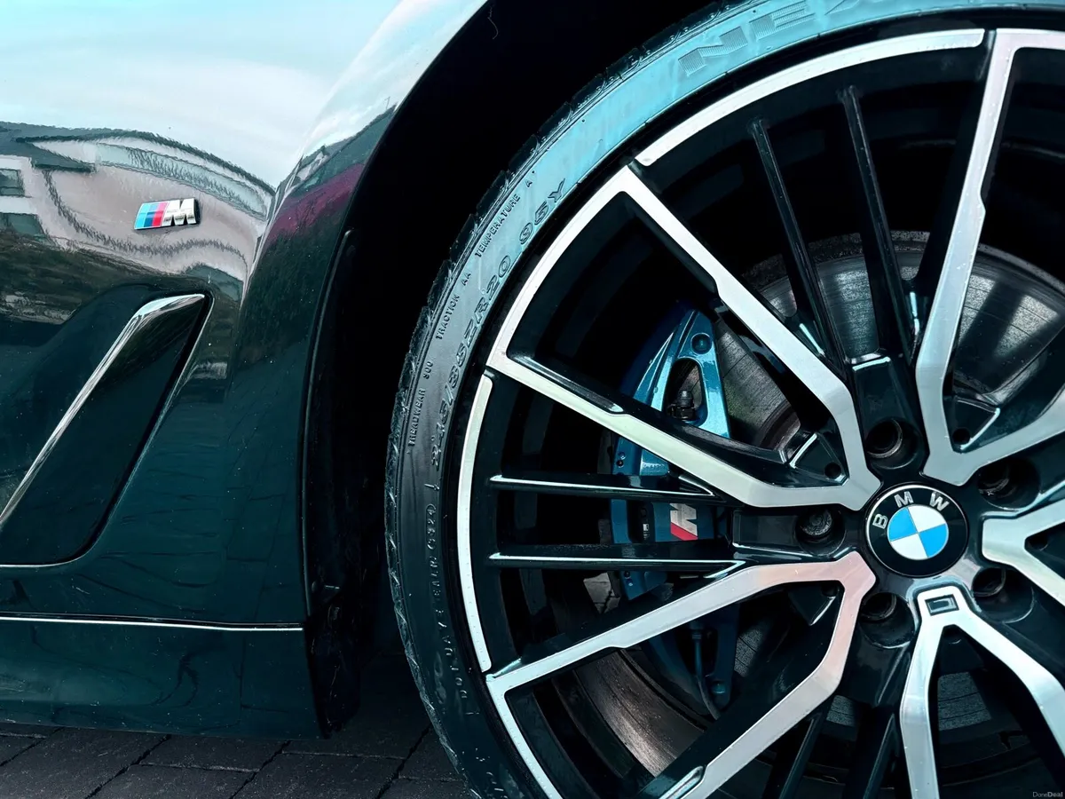 BMW M Sport NEW MODEL 530e *Heated Seats* - Image 3