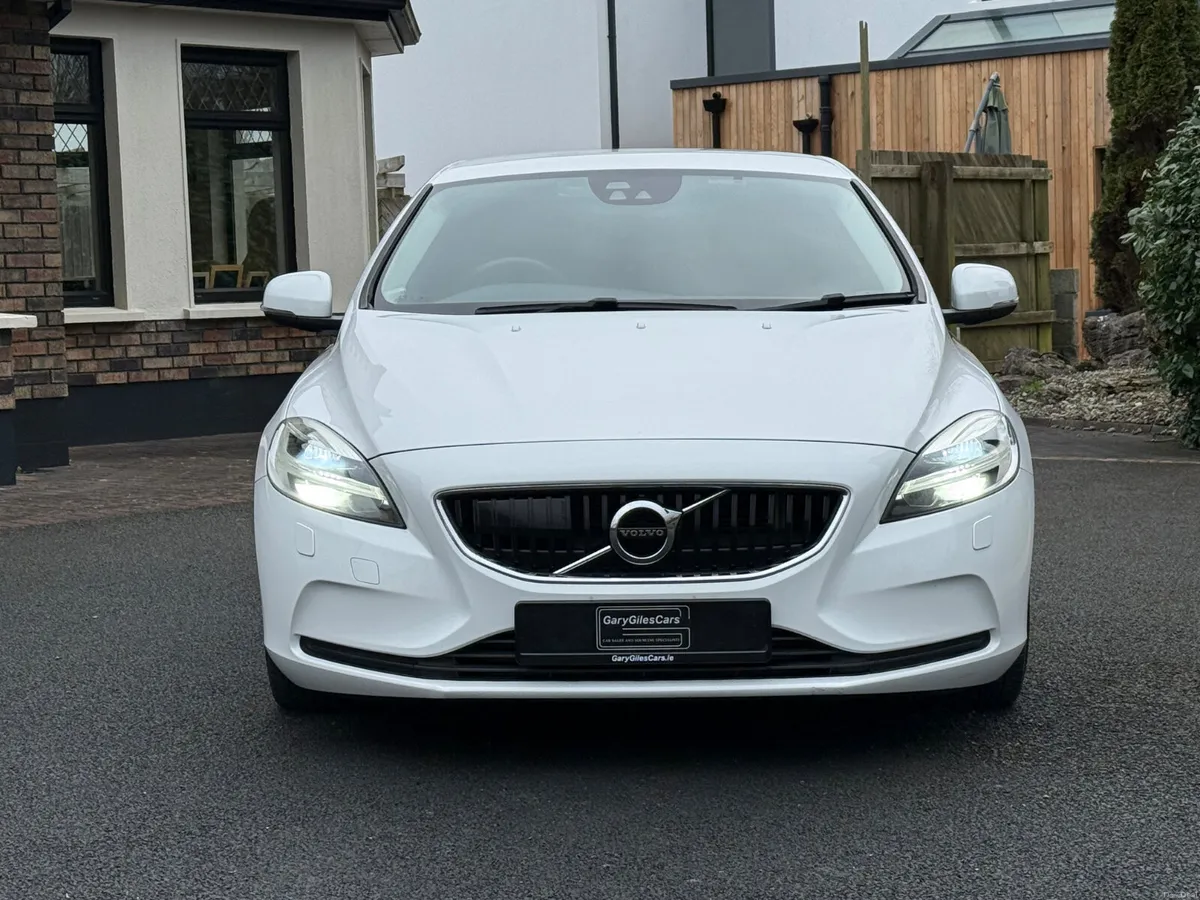 Immaculate Auto 181 Volvo V40! - Image 2