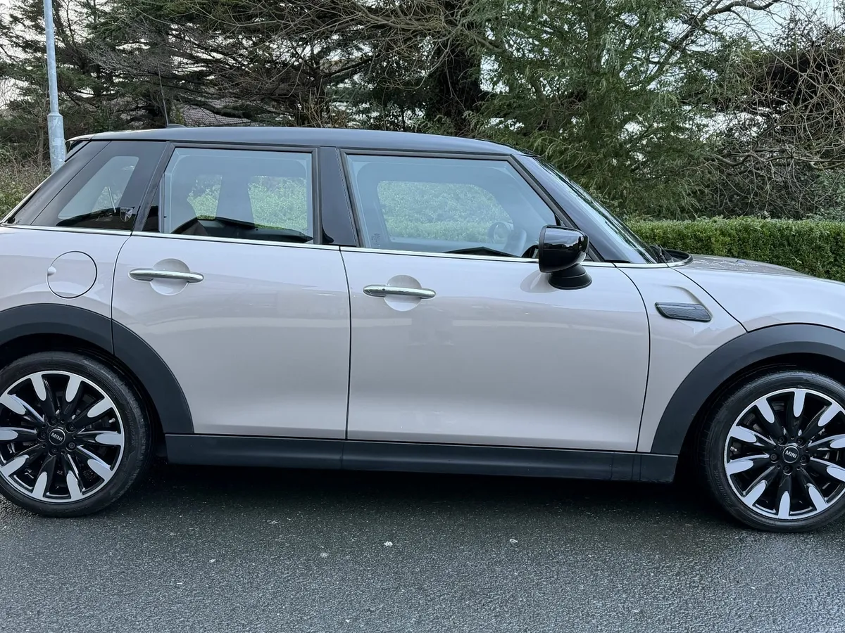 Mini Cooper 5-Door Cooper Exclusive - Image 4