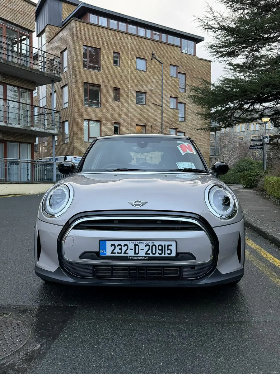 Mini Cooper 5-Door Cooper Exclusive - Image 1