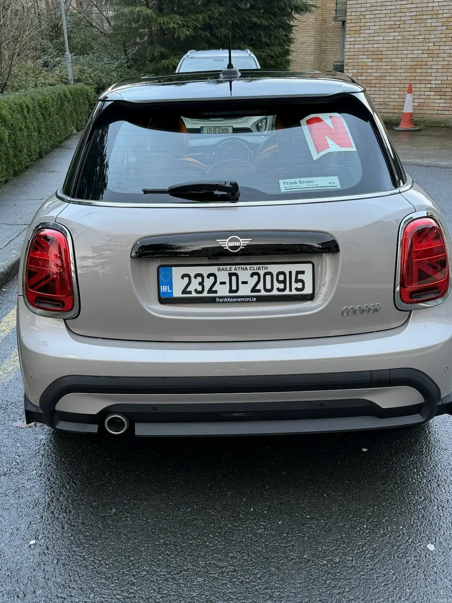 Mini Cooper 5-Door Cooper Exclusive - Image 2