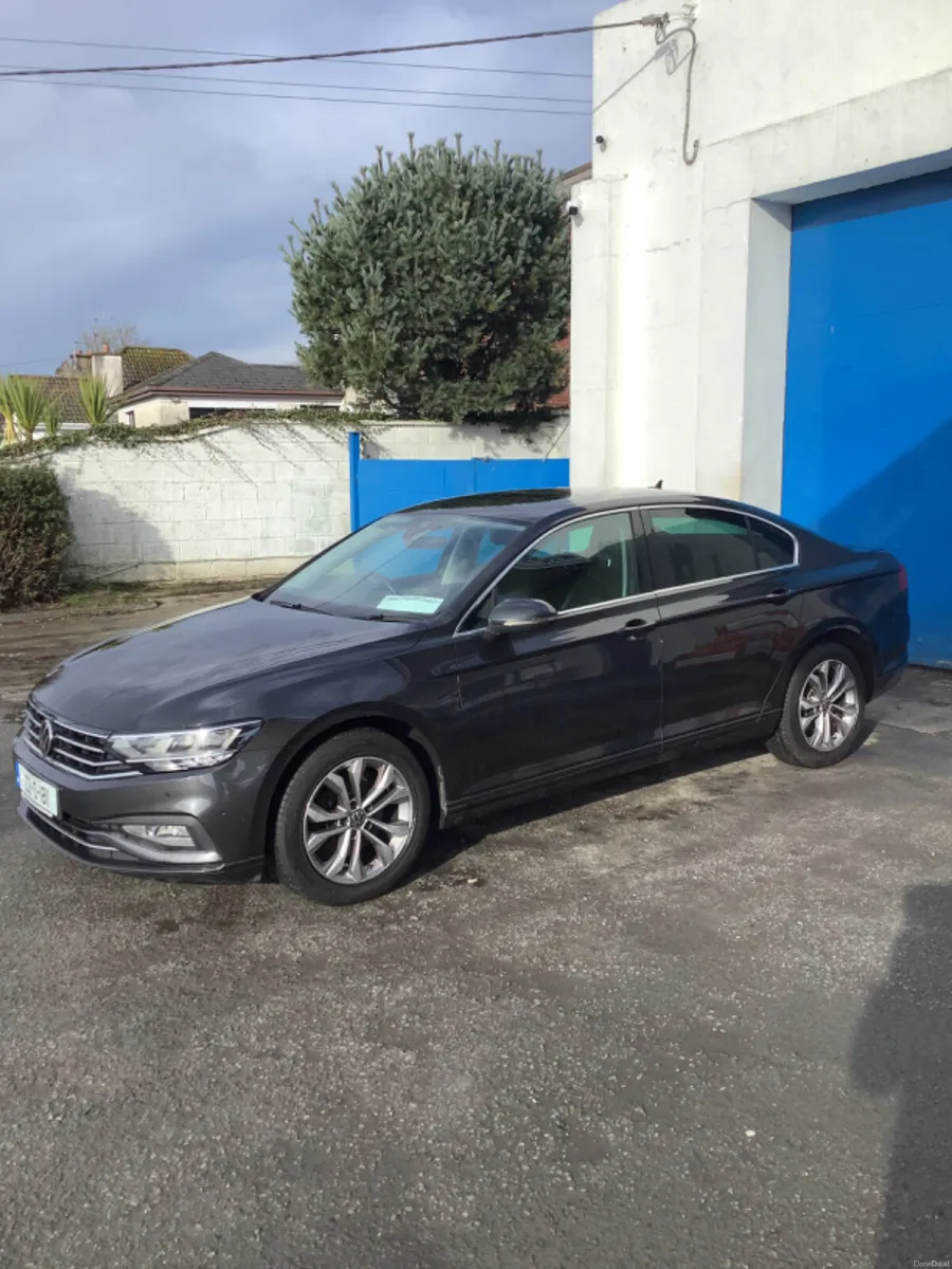 Volkswagen Passat 2022 - Image 3