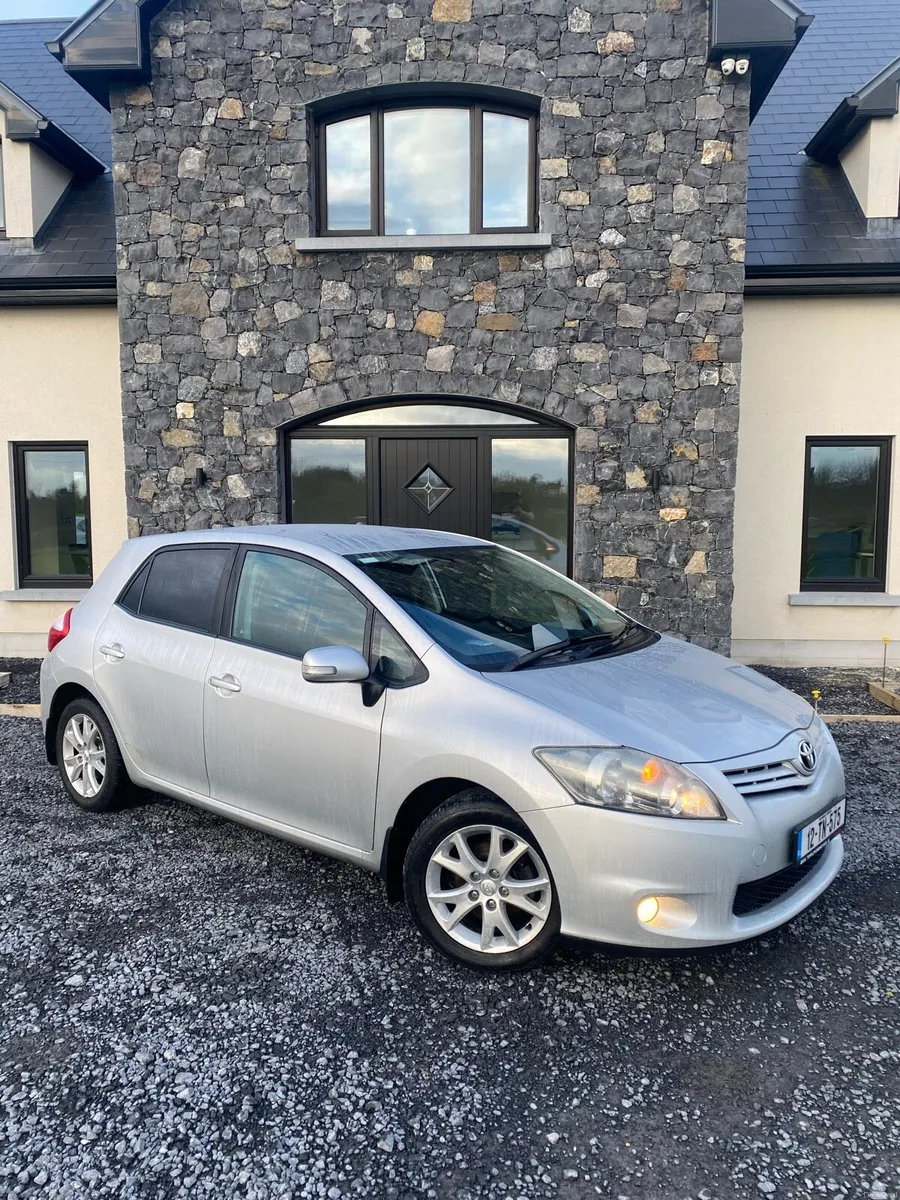 €5250 Toyota Auris Sport 5door 1 lady owner - Image 1