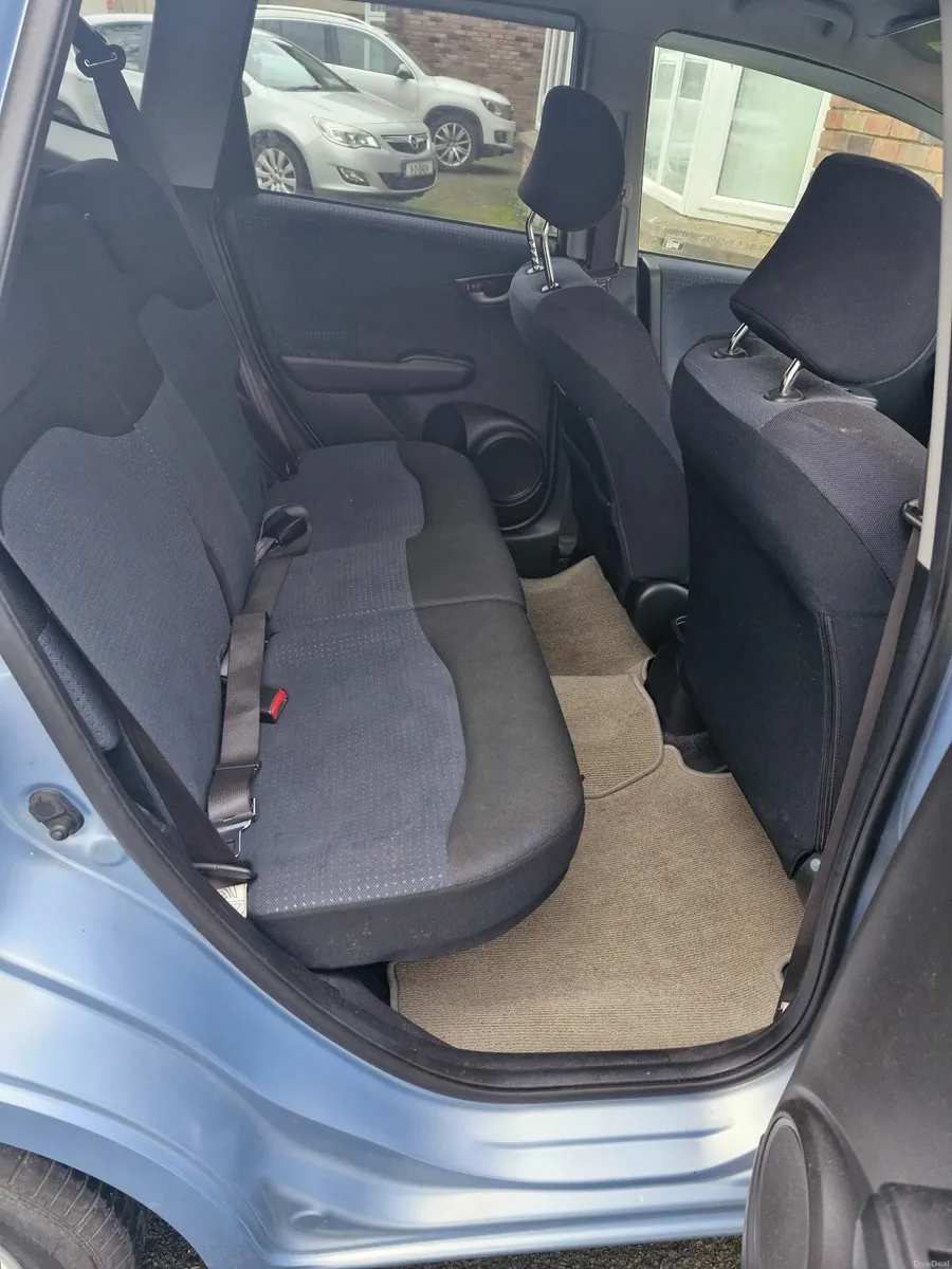 Honda Fit 2009 - Image 2