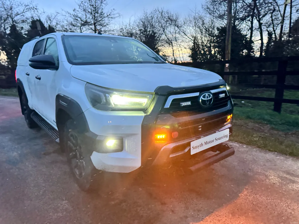 211 Toyota Hilux Invincible X 2.8L LOOK***** - Image 4