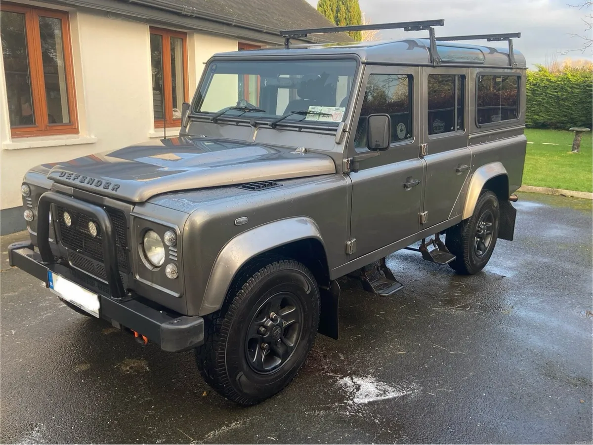 Landrover Defender 110 (7 seats) - Image 4