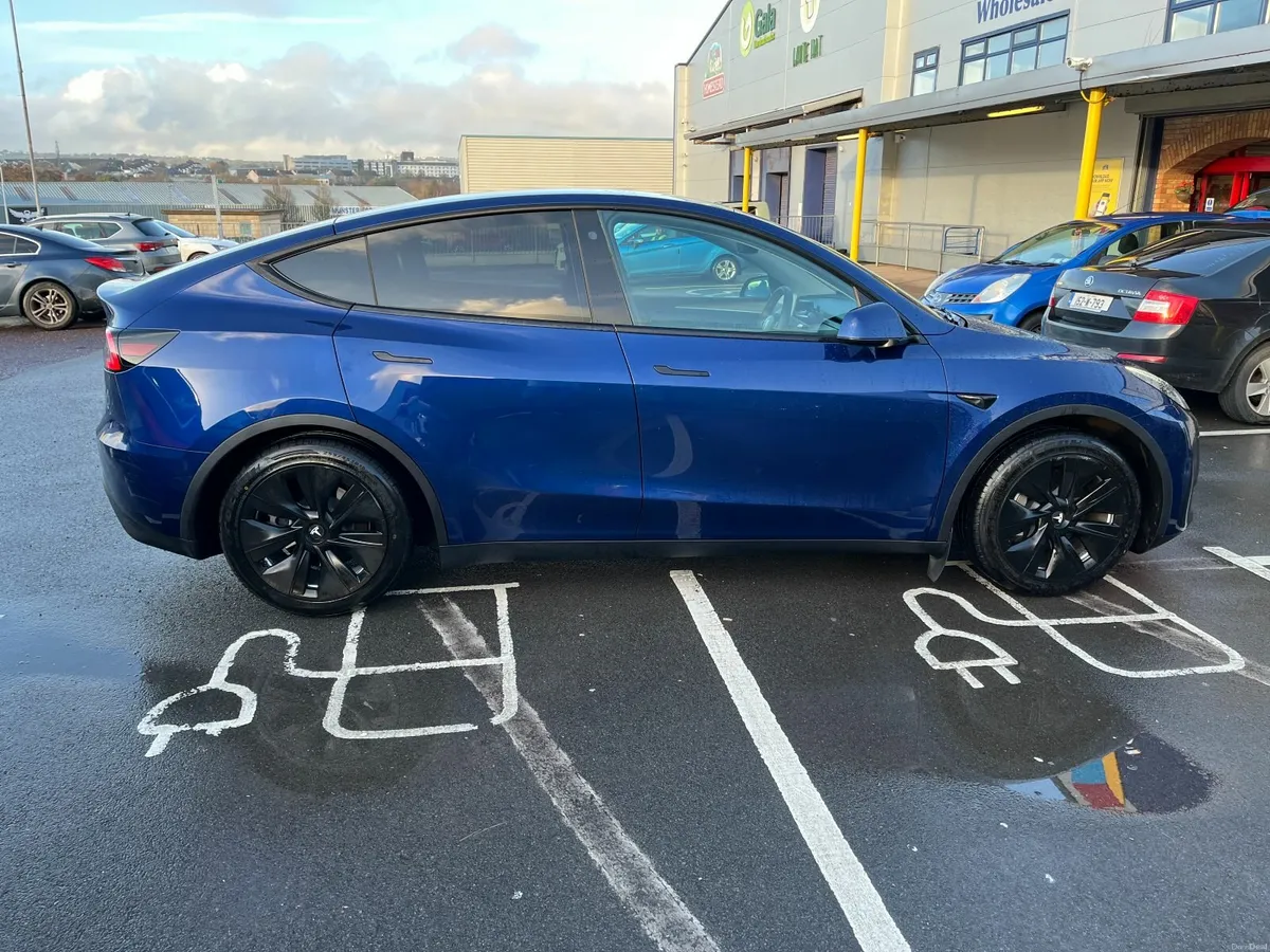 Tesla Model Y 2023 - Image 1