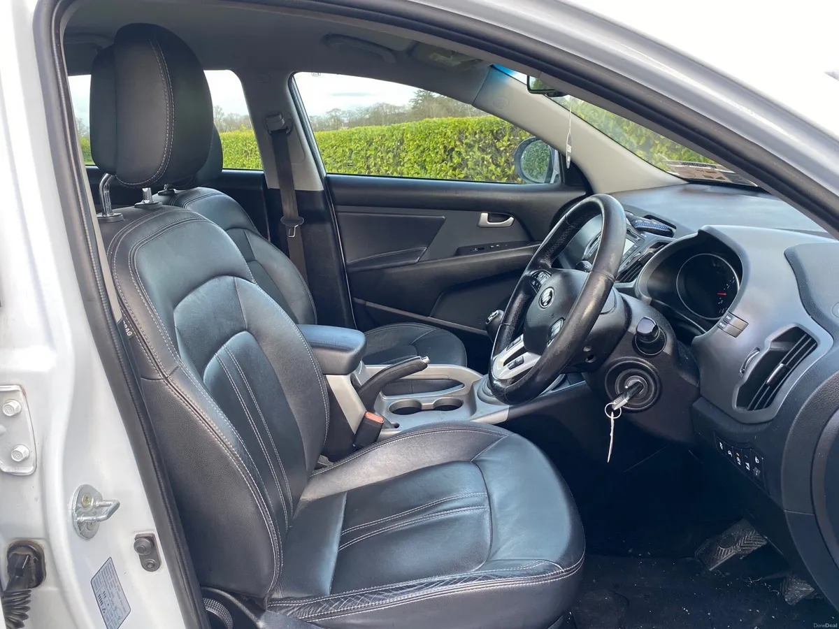 152 KIA SPORTAGE NCT 11/27 BLACK LEATHER - Image 3