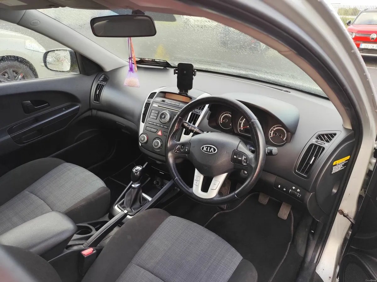 Kia Ceed 2012 - Image 2