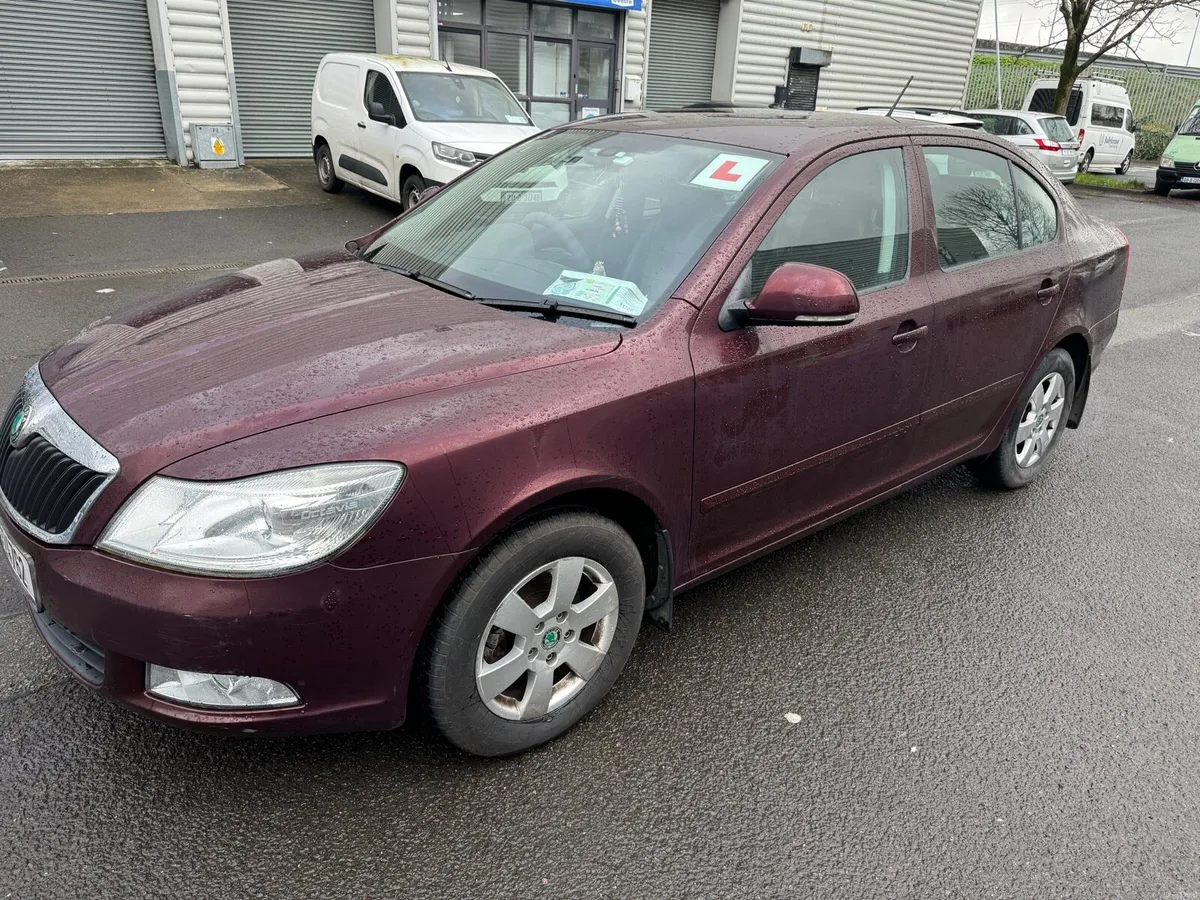 Skoda Octavia 1.6 Diesel Automatic Car - Image 3