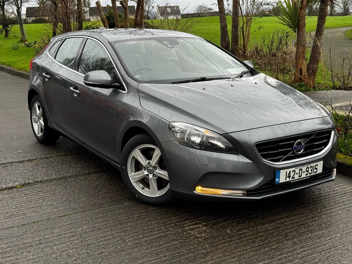 142 VOLVO V40 1.6 DIESEL AUTOMATIC LOW KM - Image 3