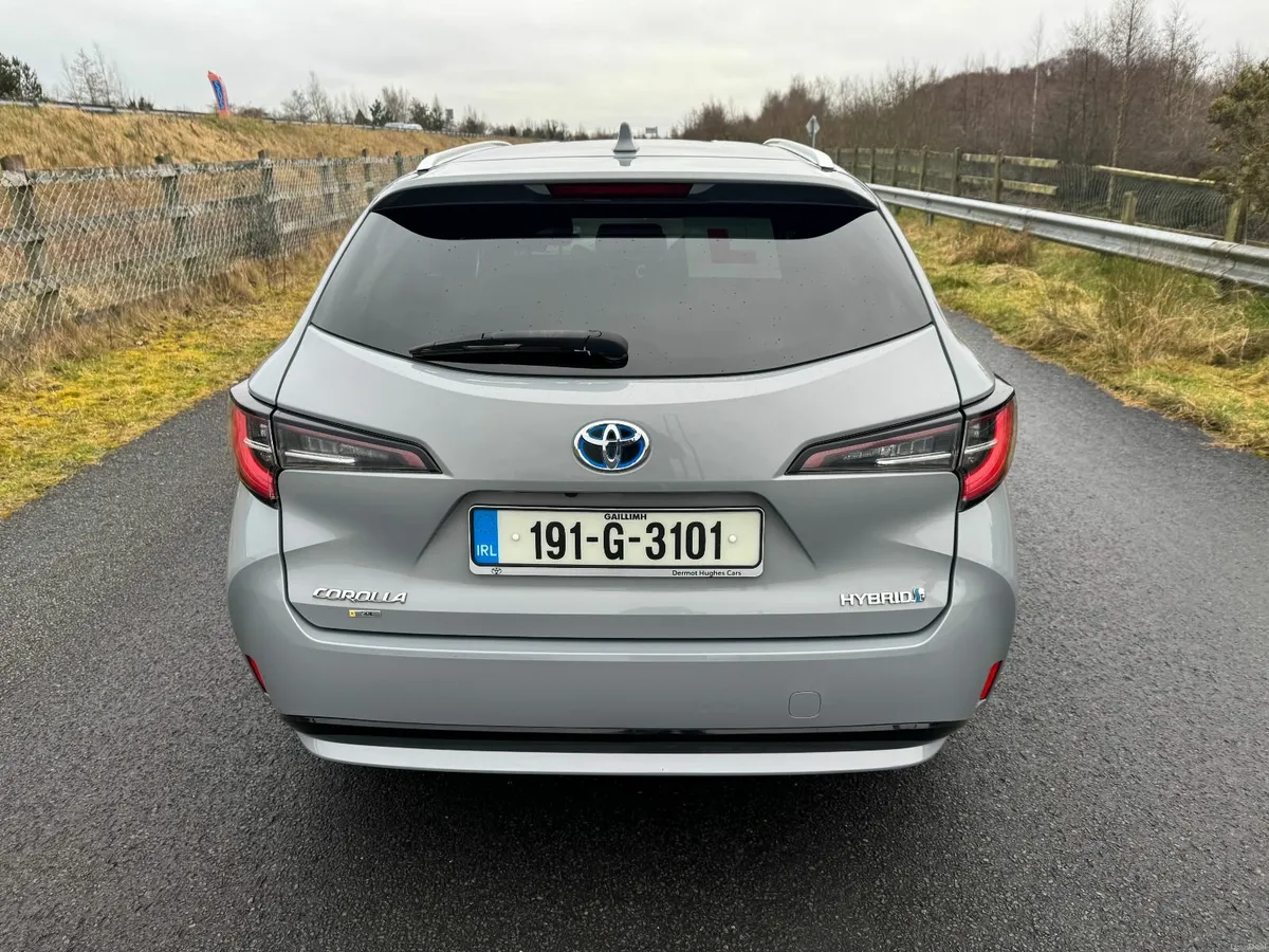 Toyota Corolla 2019 Hybrid Touring Sport - Image 4