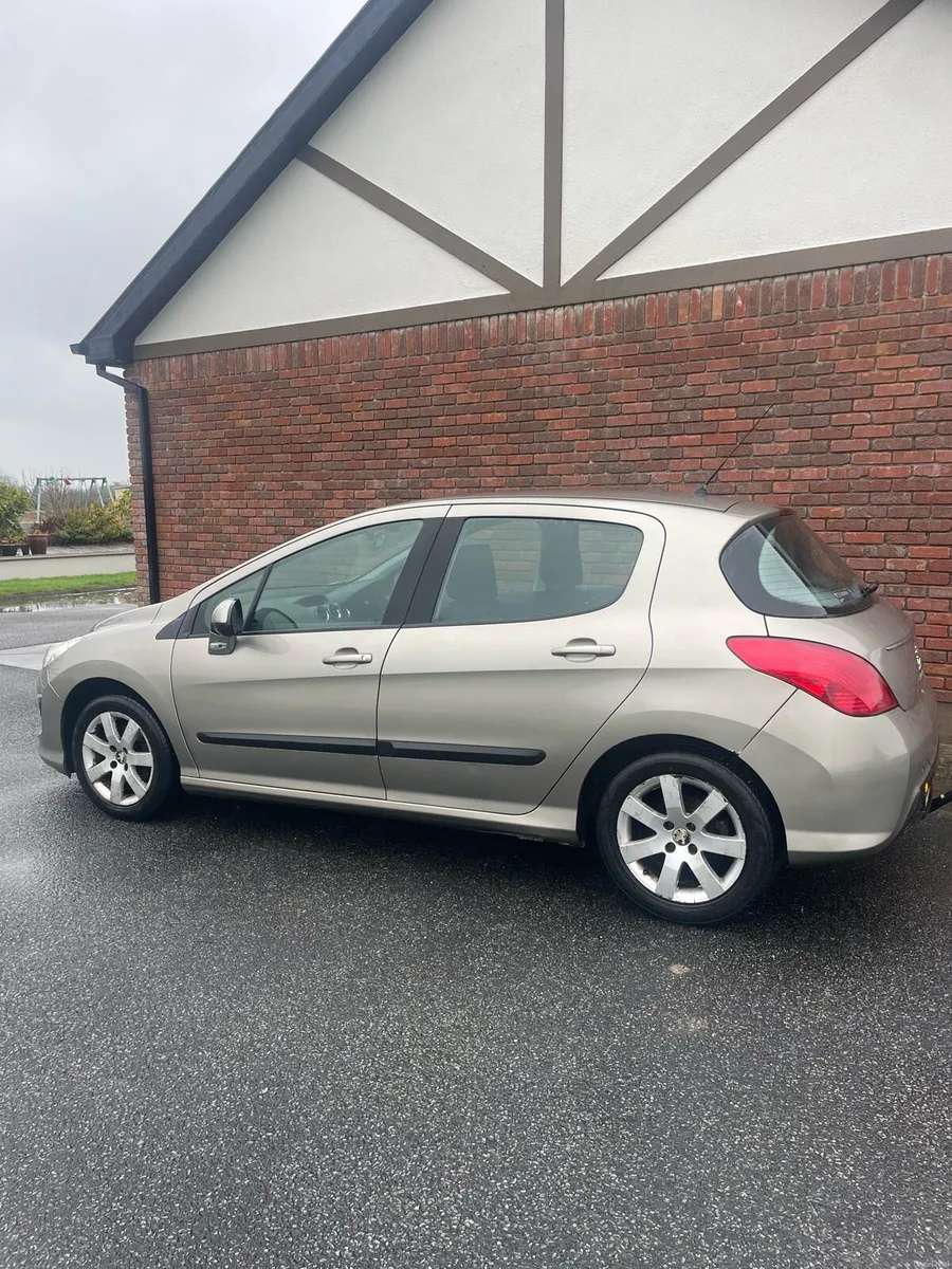 Peugeot 308 - Image 1