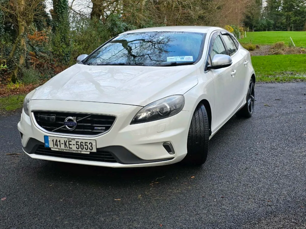 Volvo V40 T5 2.0L - 5 Cylinder Turbo - Image 2