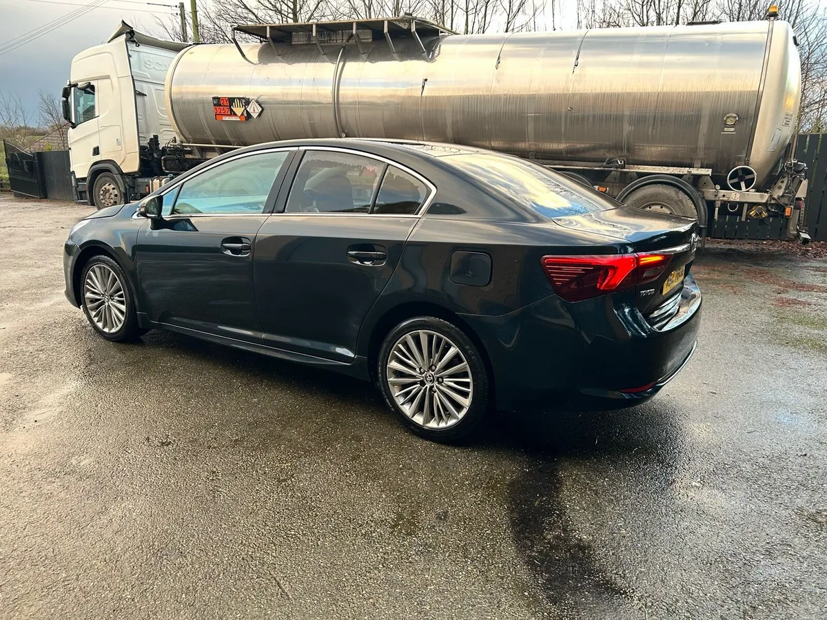 2017 Toyota Avensis 2.0D4D Excel - Image 3