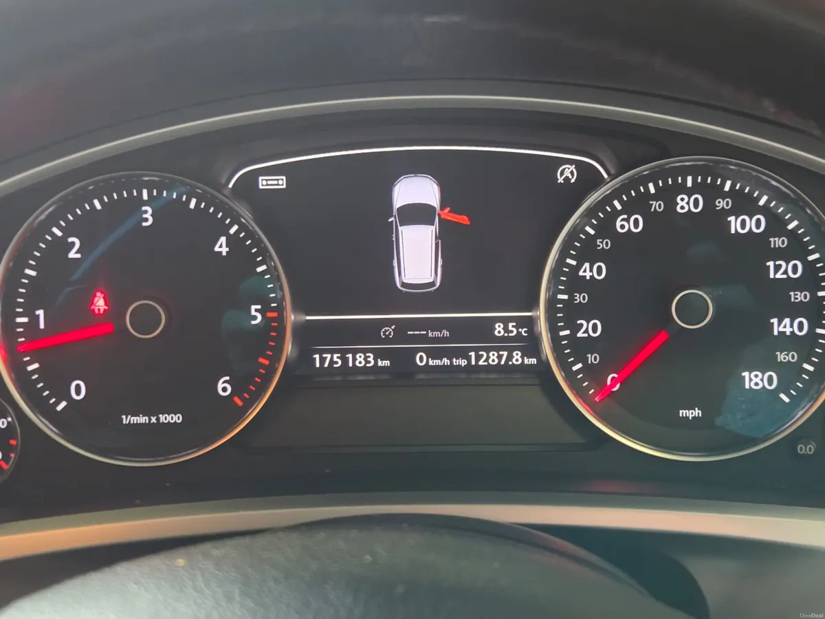 Volkswagen Touareg 2012 - Image 2