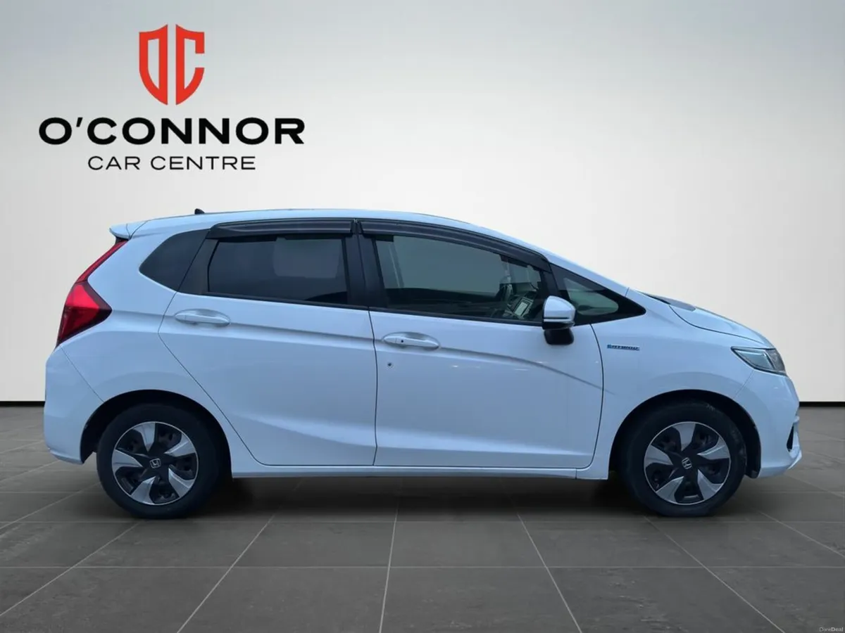 Honda Fit "Small car, massive brain — this one is - Image 3
