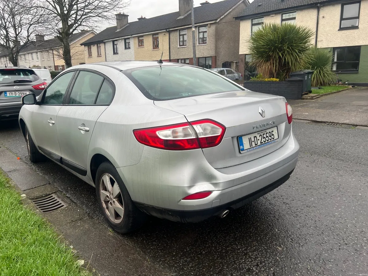 Renault Fluence 2011 for parts - Image 3