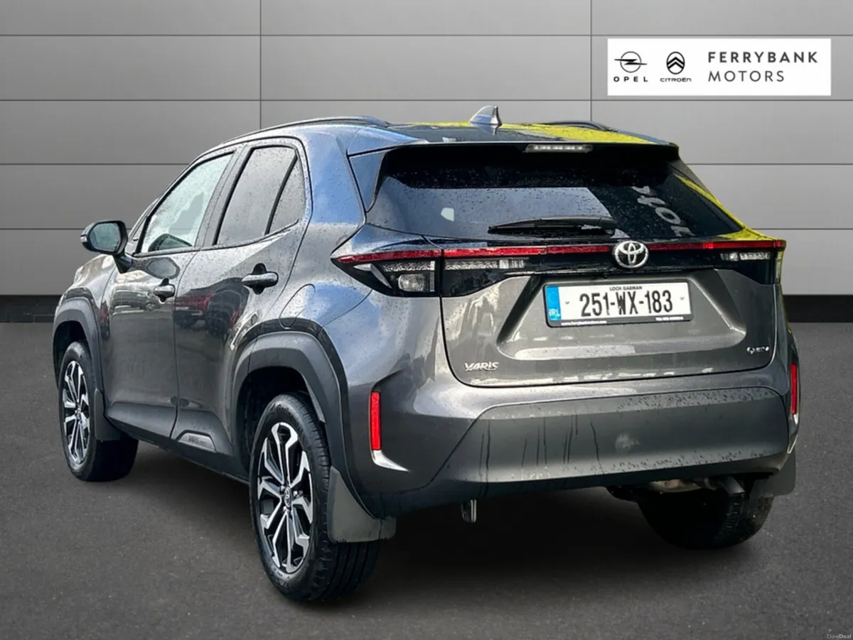 Toyota Yaris Cross LUNA SPORT MON 4DR - Image 4