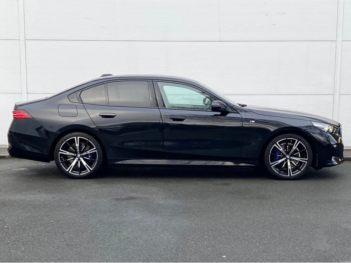 BMW 5-Series 520i MSPORT 4DR AUTO - Image 4