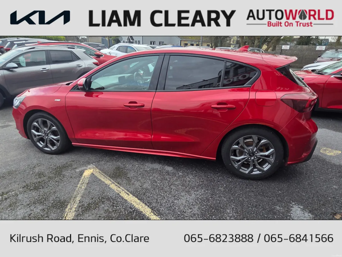 Ford Focus ST-LINE STYLE 5DR 1.0T 12 125 M6 4 - Image 6
