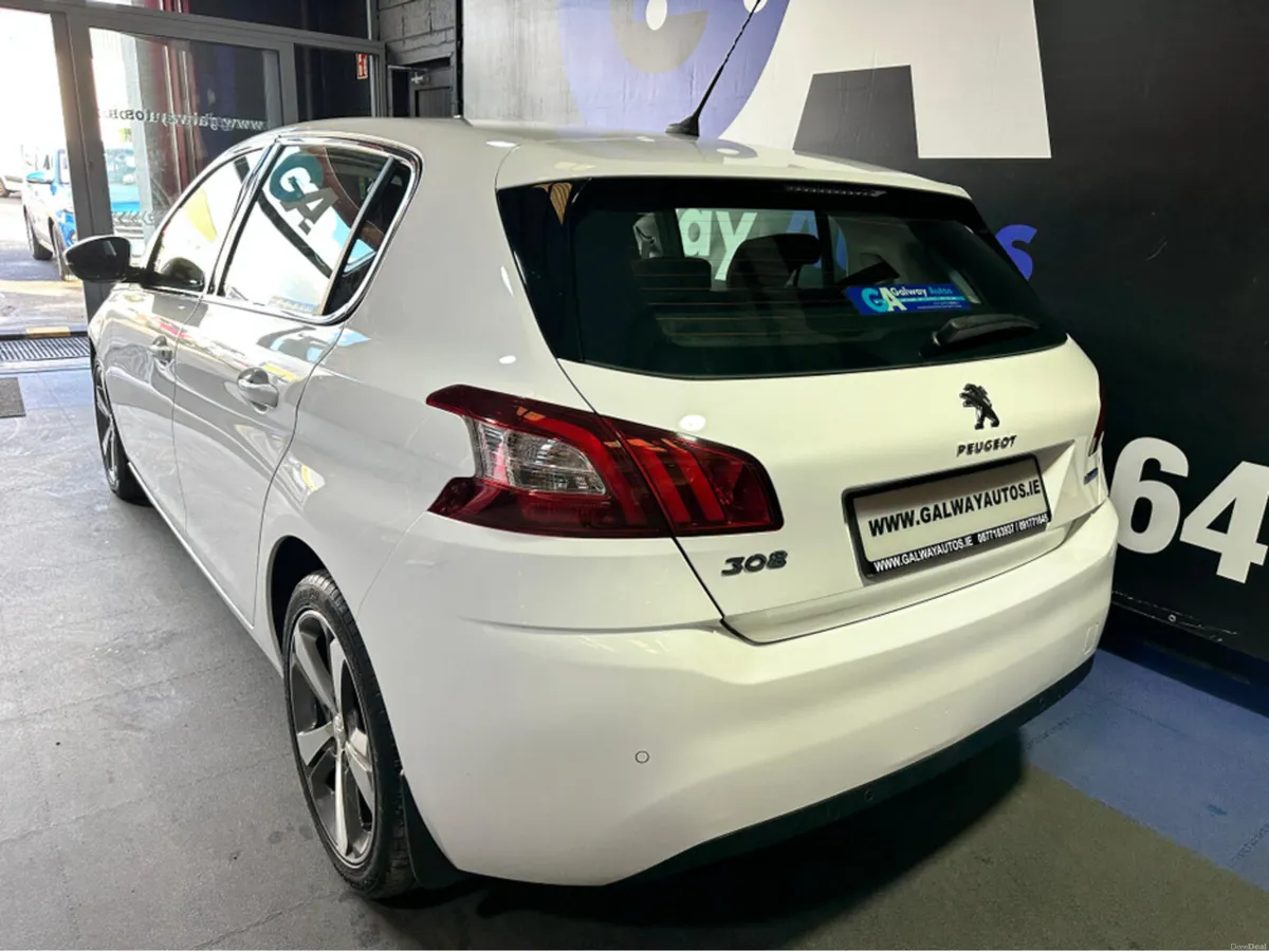 Peugeot 308 ALLURE 2.0 HDI-AUTOMATIC-LOW MILES - Image 6