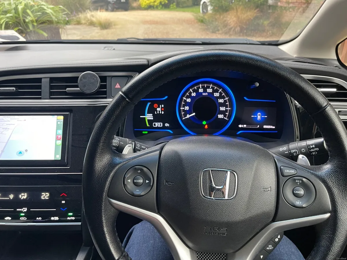Honda Shuttle Hybrid - Image 4