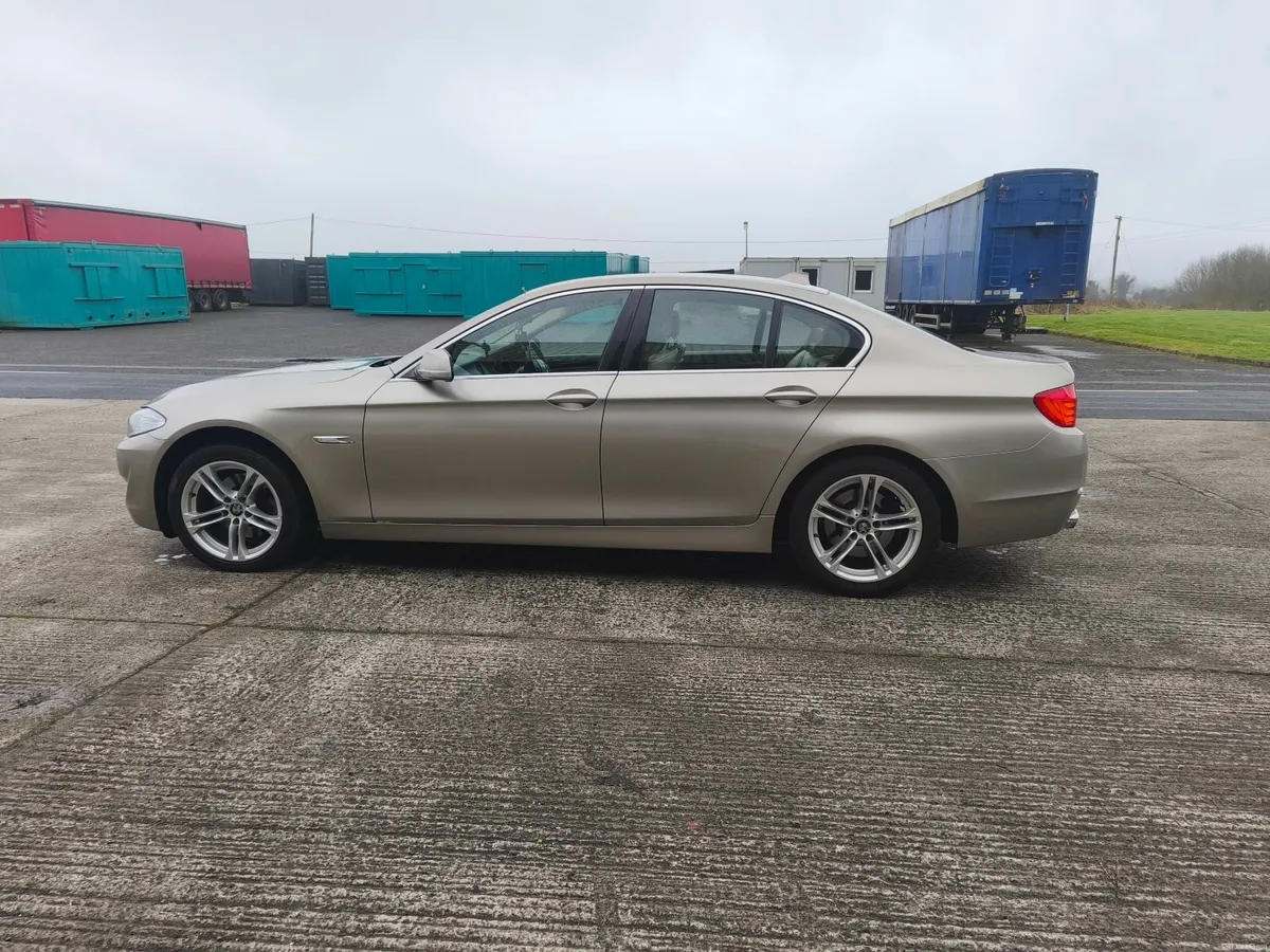 BMW 5-Series 2011 - Image 3