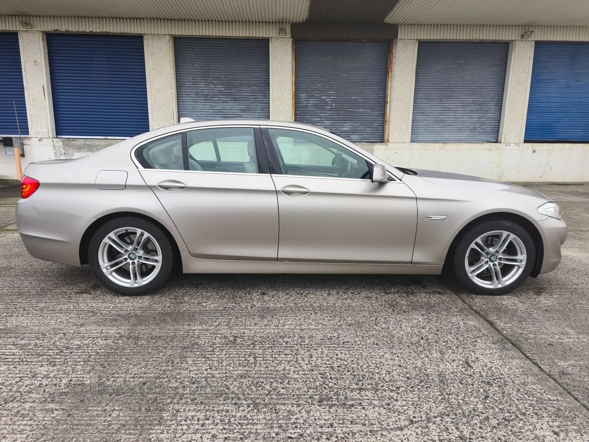 BMW 5-Series 2011 - Image 4