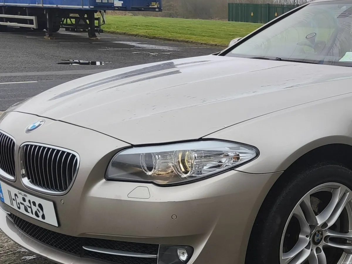 BMW 5-Series 2011 - Image 2