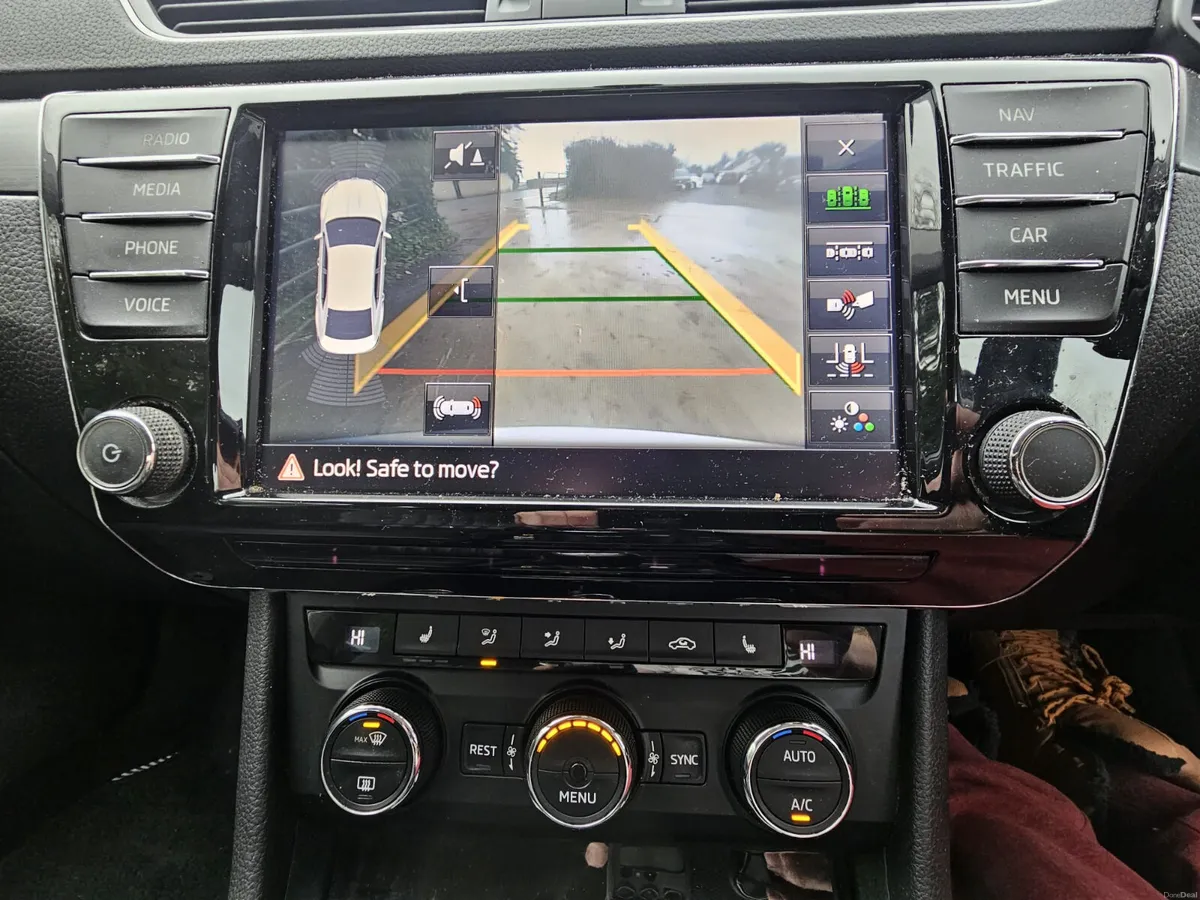 Skoda Superb 2017 low miles diesel €10990 - Image 2