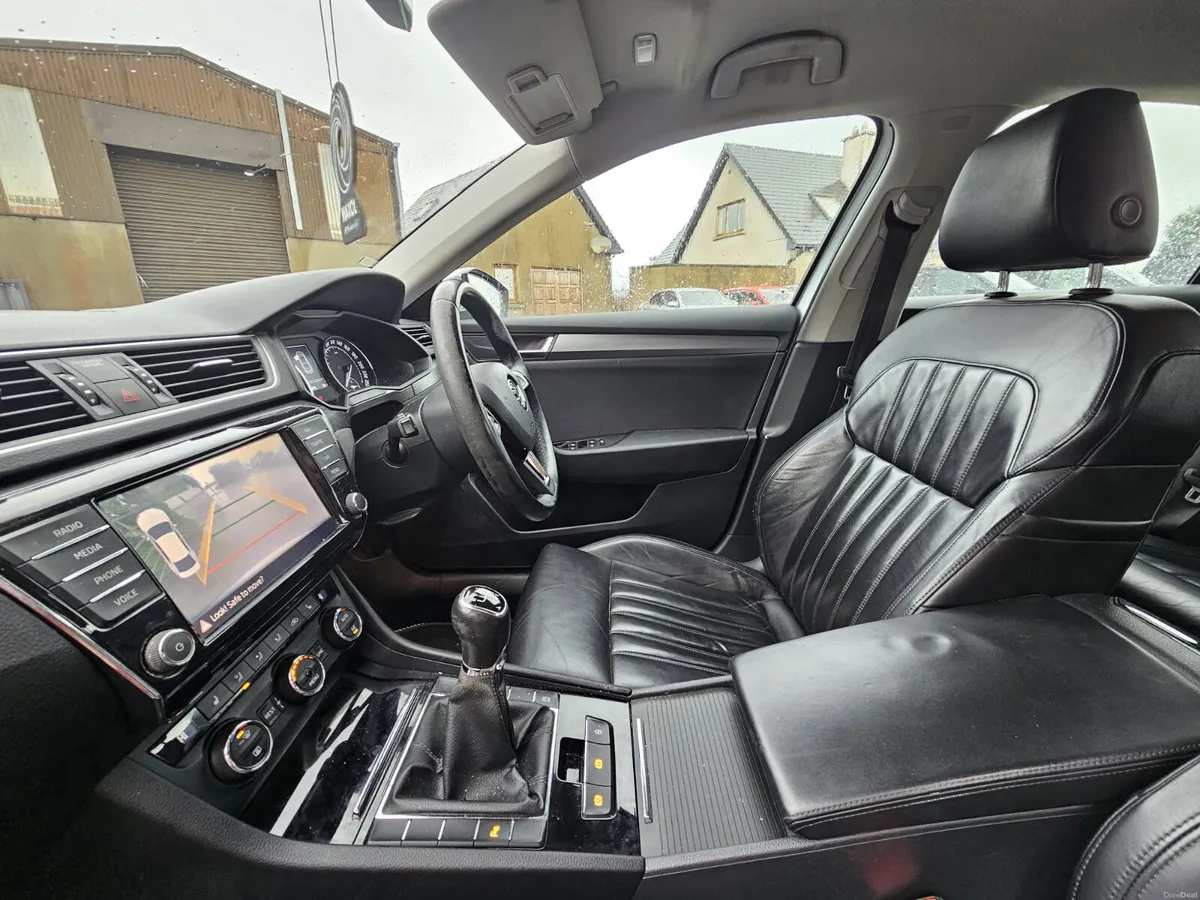 Skoda Superb 2017 low miles diesel €10990 - Image 4