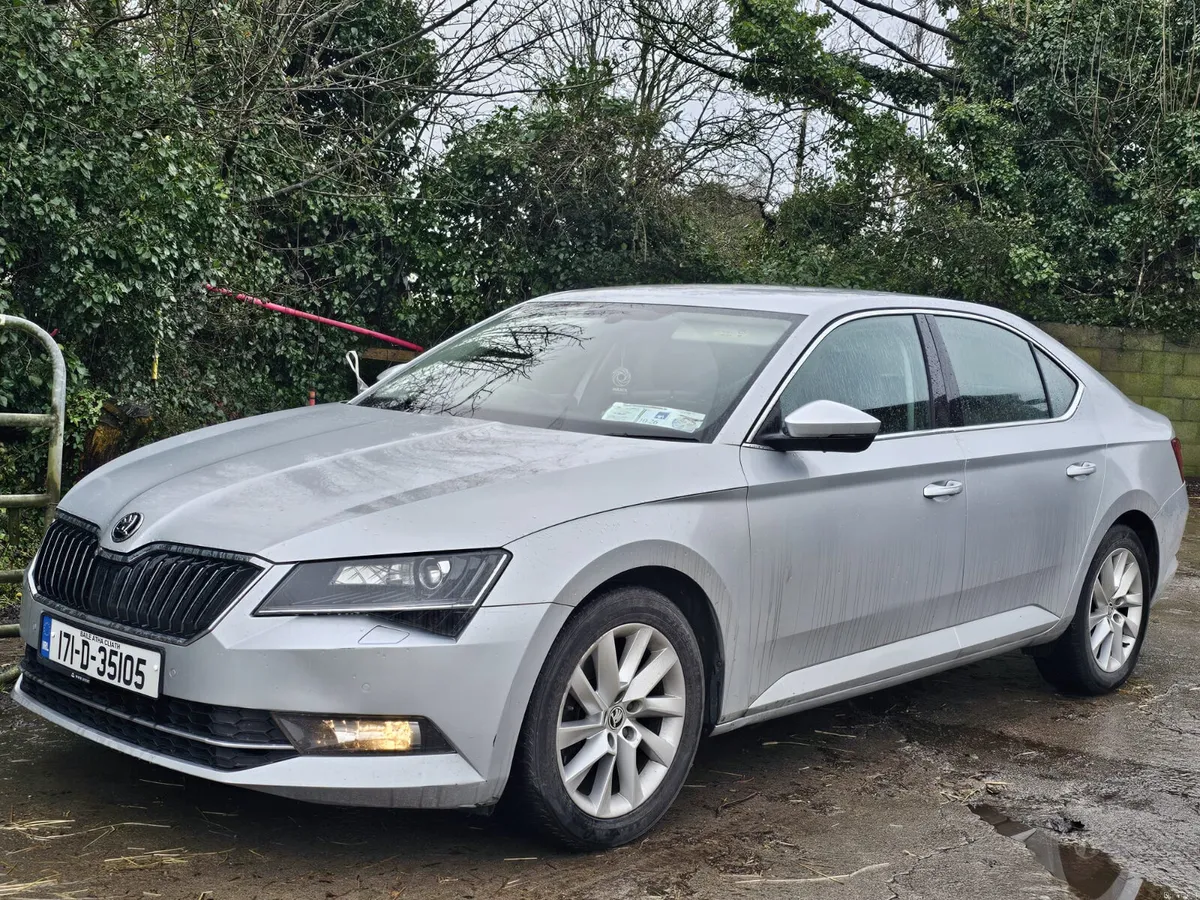 Skoda Superb 2017 low miles diesel €10990 - Image 1