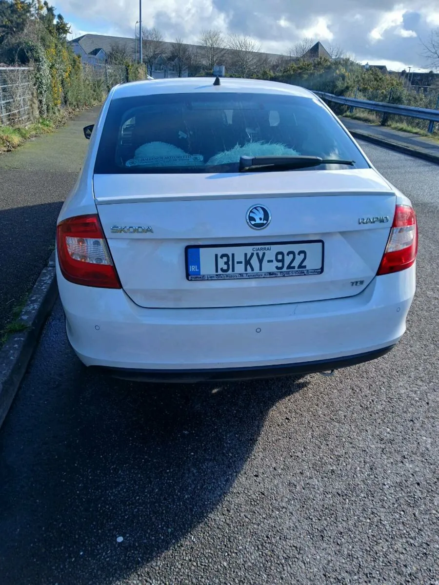White skoda rapid - Image 1