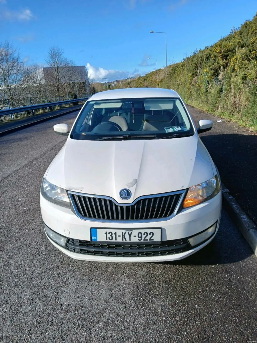White skoda rapid - Image 2