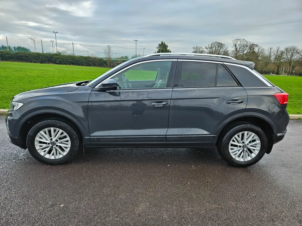 Volkswagen T-Roc 2022 *leather seats* - Image 3