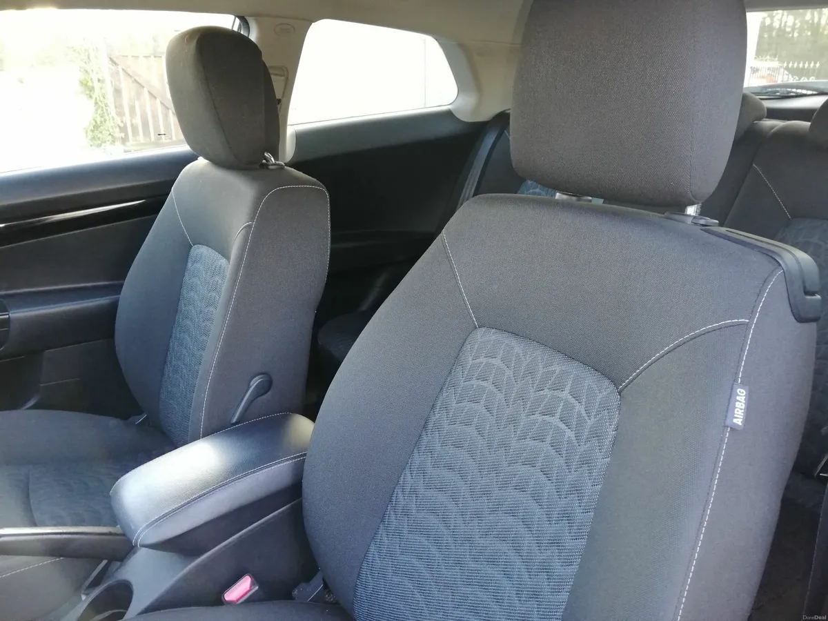 Kia Ceed 2011 - Image 4