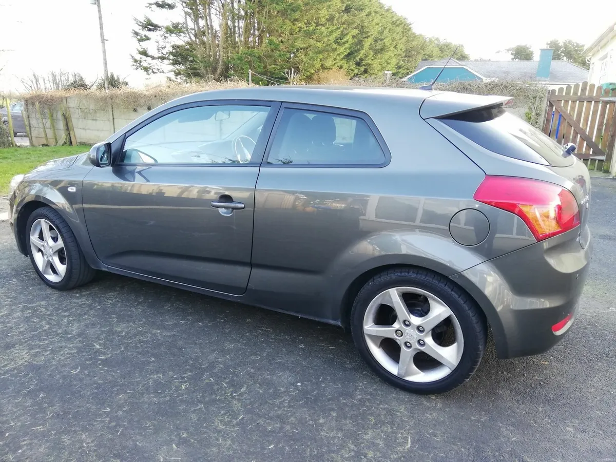 Kia Ceed 2011 - Image 1