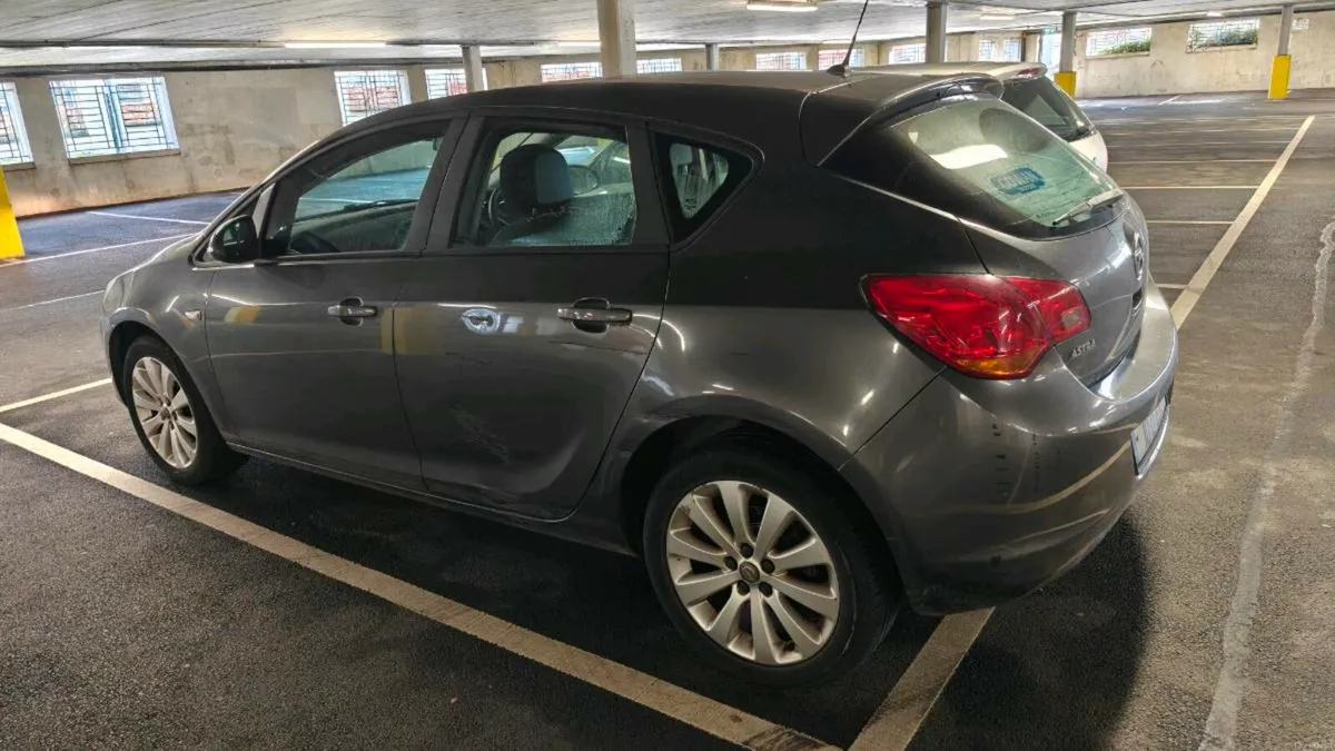 Opel Astra 2010 1.4L petrol - Image 2