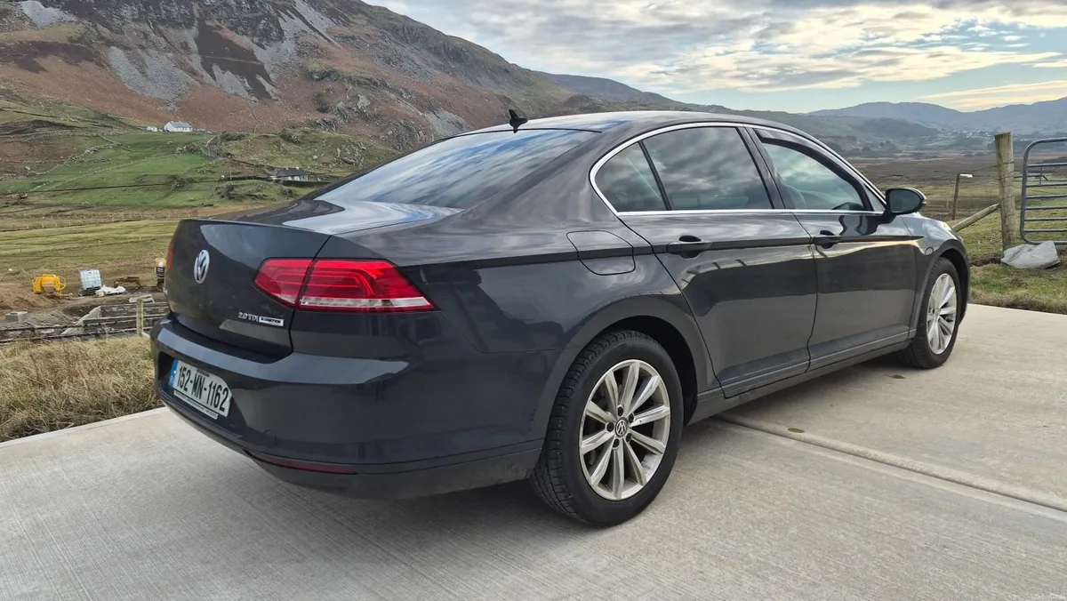 Volkswagen Passat 2015 8999€ - Image 2