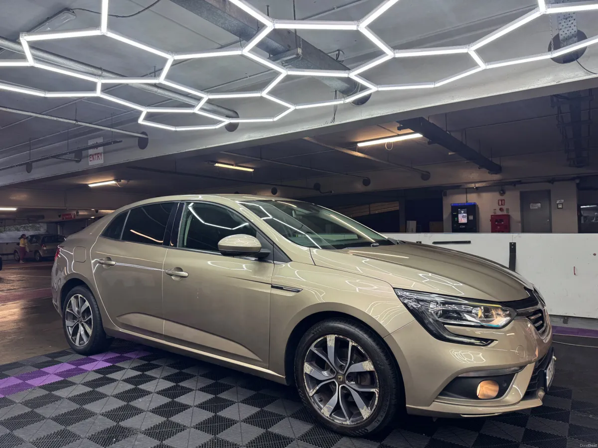 171 Renault Megane 1.5d VERY HIGH SPEC - Image 2