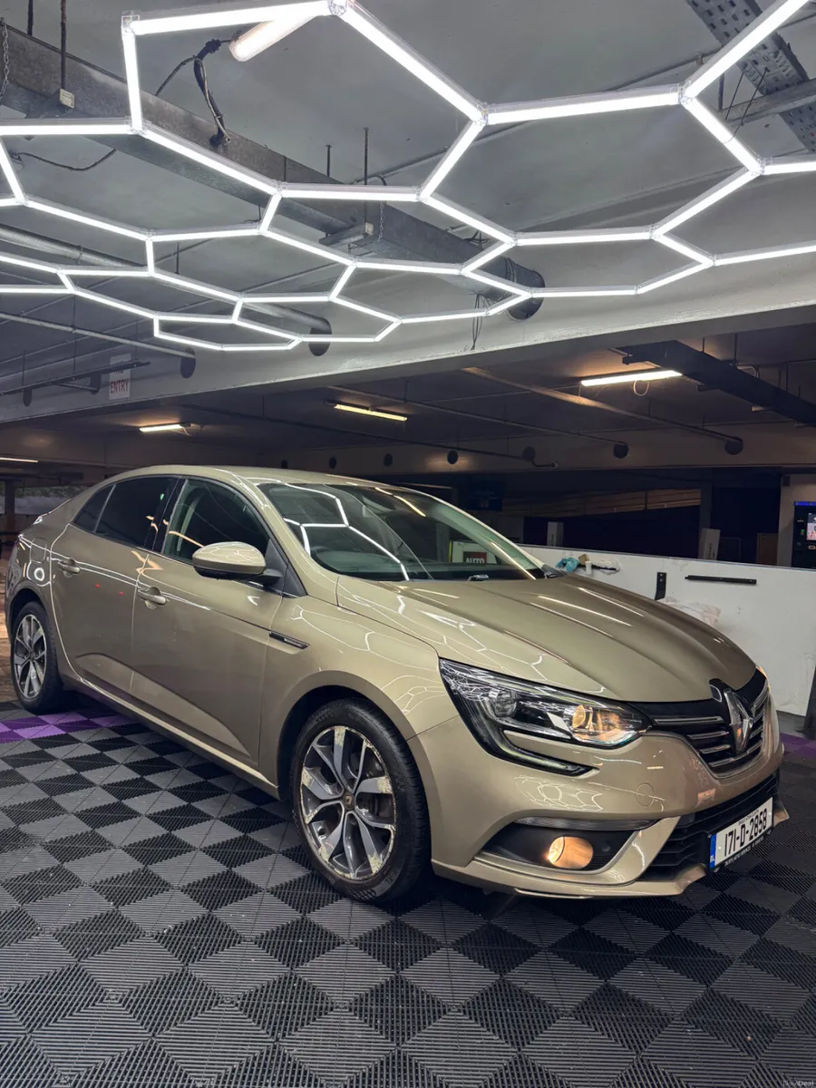 171 Renault Megane 1.5d VERY HIGH SPEC - Image 1