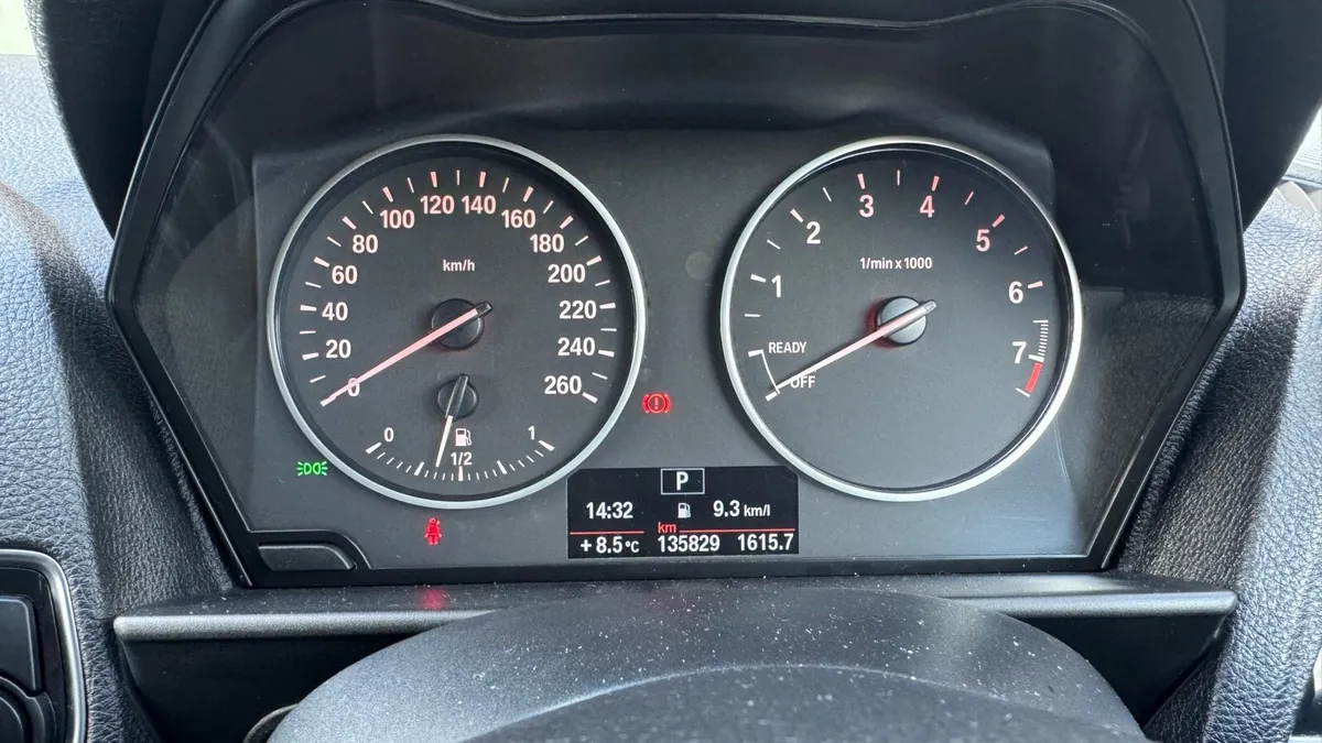 BMW 116i 2012  automatic - Image 2