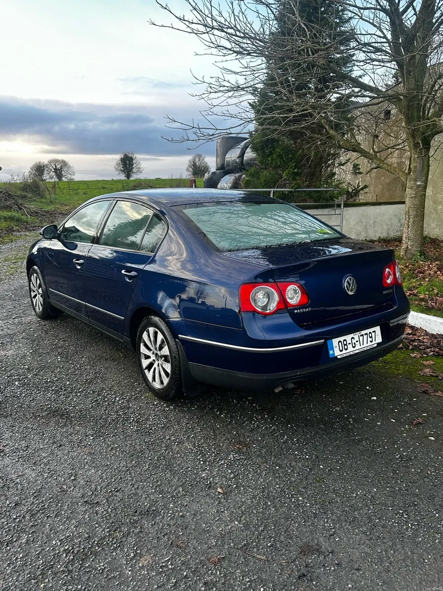 Volkswagen Passat - Image 1