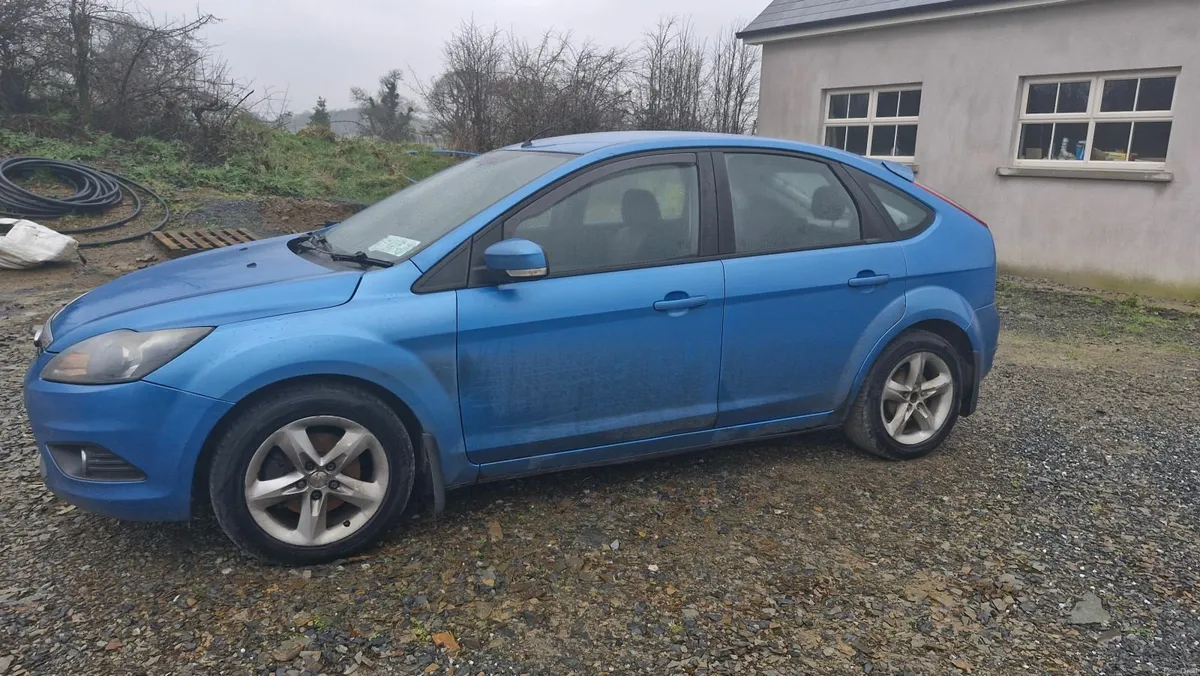 Ford Focus 2010 - Image 2