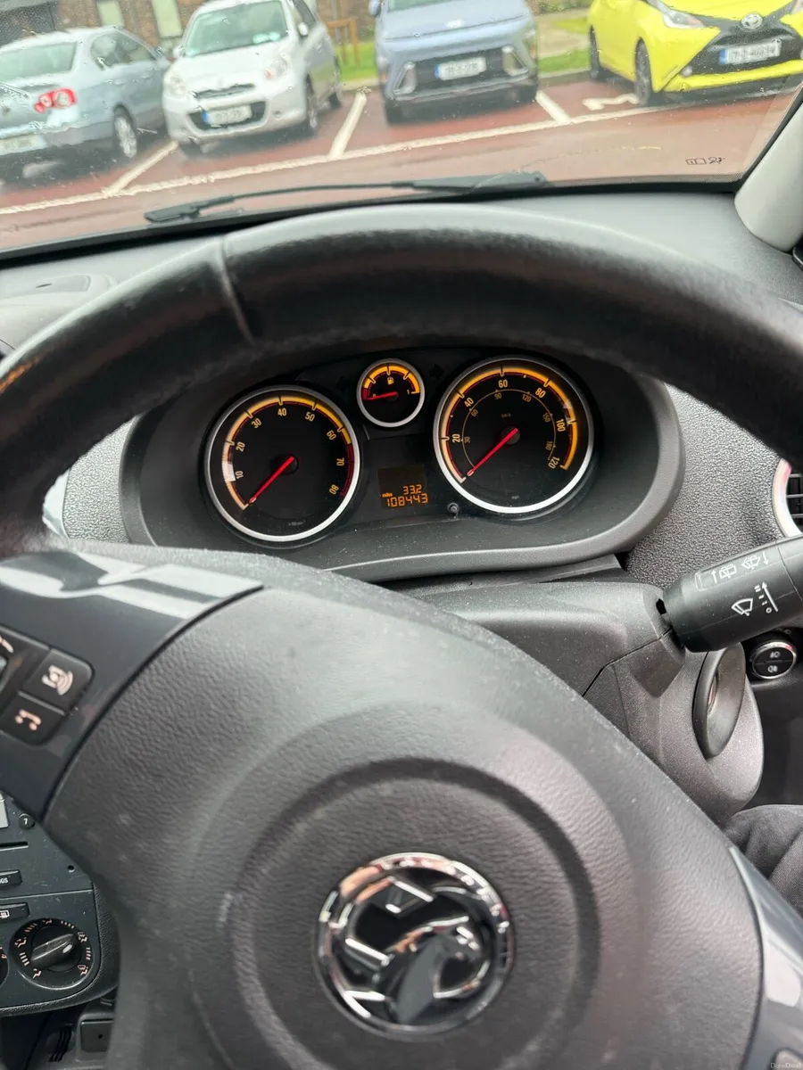 Opel corsa 2011 , 1.6 petrol - Image 4